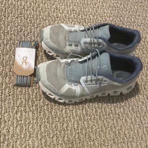 On Running Size 6 Shoes